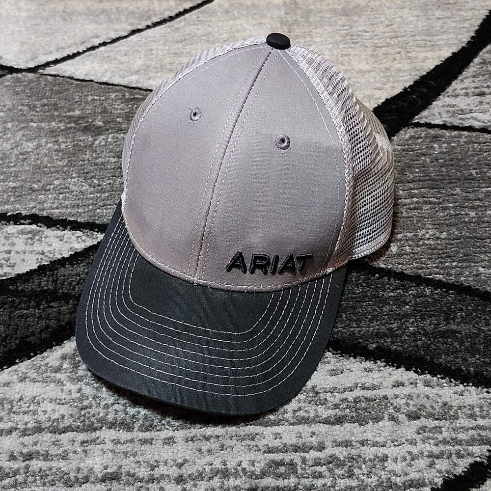 ARIAT EMBROIDERED LOGO MESH SNAP-BACK GRAY BLACK TRUCKER CAP HAT PRICE F…